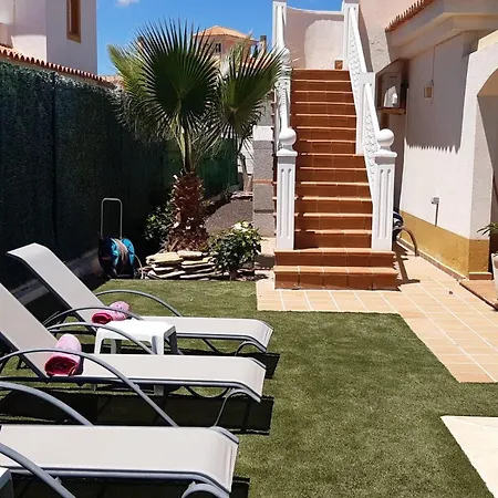 Dwarika, Away From - Private Heated Pool Vila *